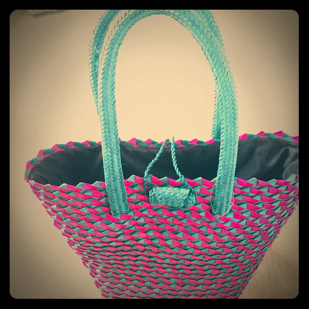 💚💕GORGEOUS PINK AND GREEN WOVEN BAG💚💕